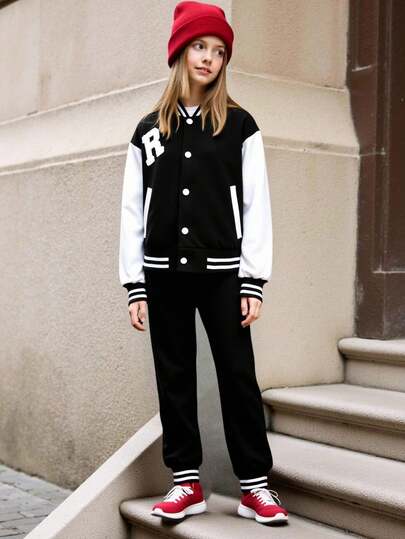 2 件套女童学院风夹克和裤子套装，黑色针织运动夹克，撞色刺绣 R 字母和仿口袋细节，黑色针织休闲运动裤，适合学校、圣诞节、万圣节、派对，基本必备套装