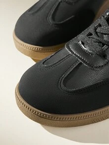 CUCCOO EASI 女士圆头休闲百搭运动鞋 - 黑與白 - 查看 4