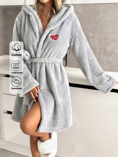 EURMUSE Plus Curve Dames Fuzzy Teddy Stof Met Hart Borduurwerk Detail Gordel Homewear Comfort Robe Voor Dames