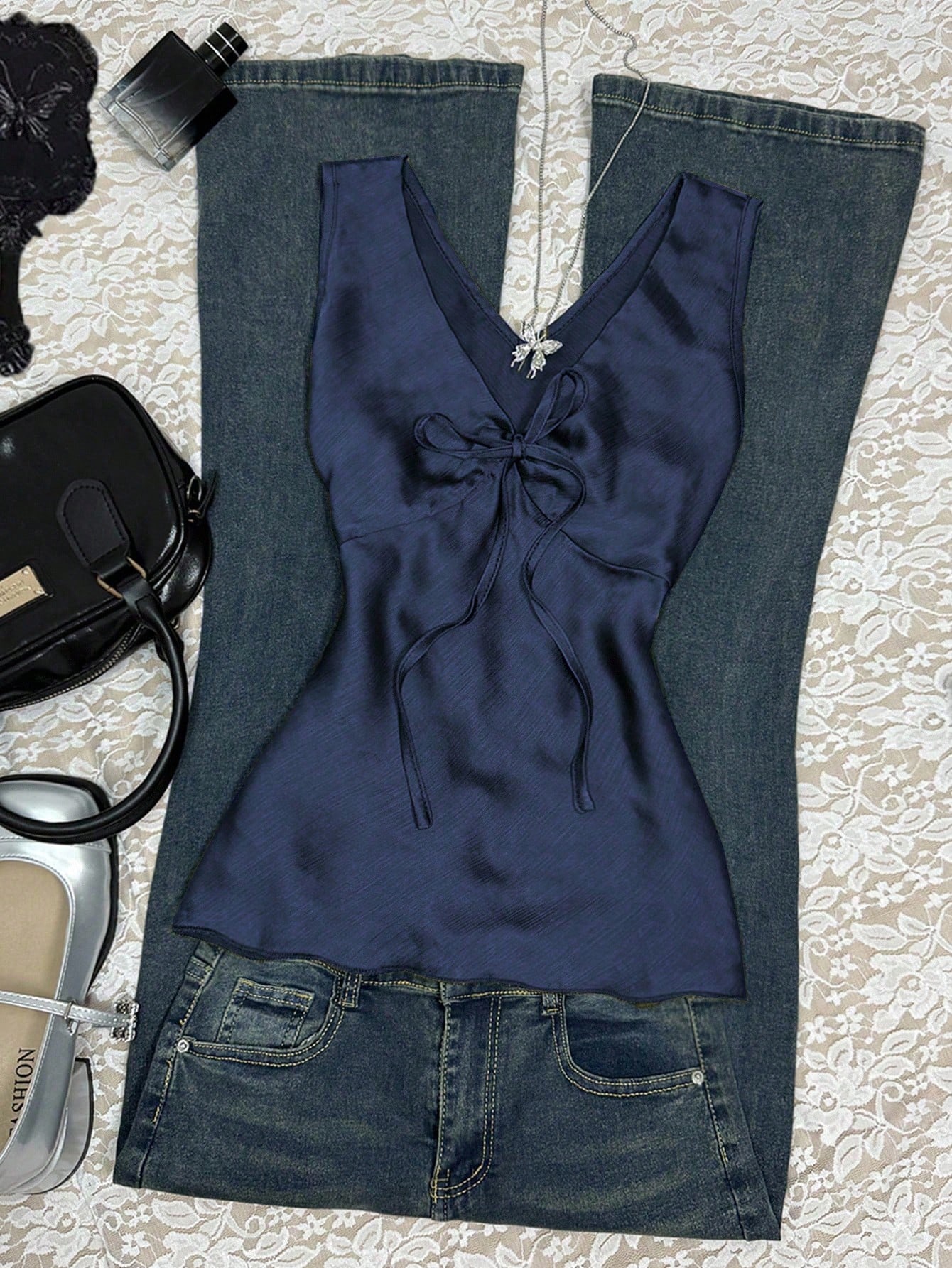 Lace flare sleeve T-shirt