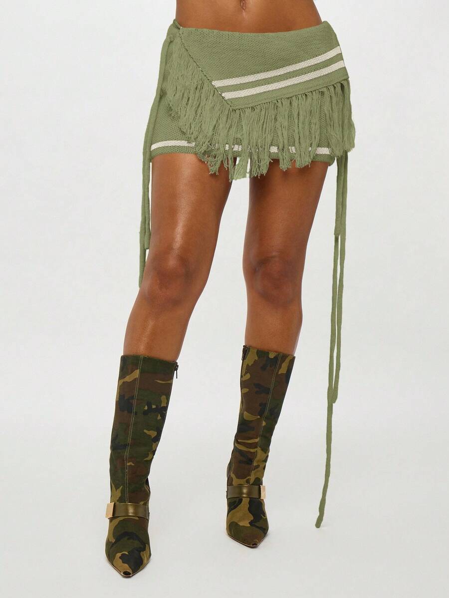 SUMWON WOMEN Minifalda de punto con detalles de flecos, diseño de número universitario, alta moda, estilo asimétrico envolvente, pieza de declaración de moda de otoño e invierno, pasarela de moda - Verde - Ver 1