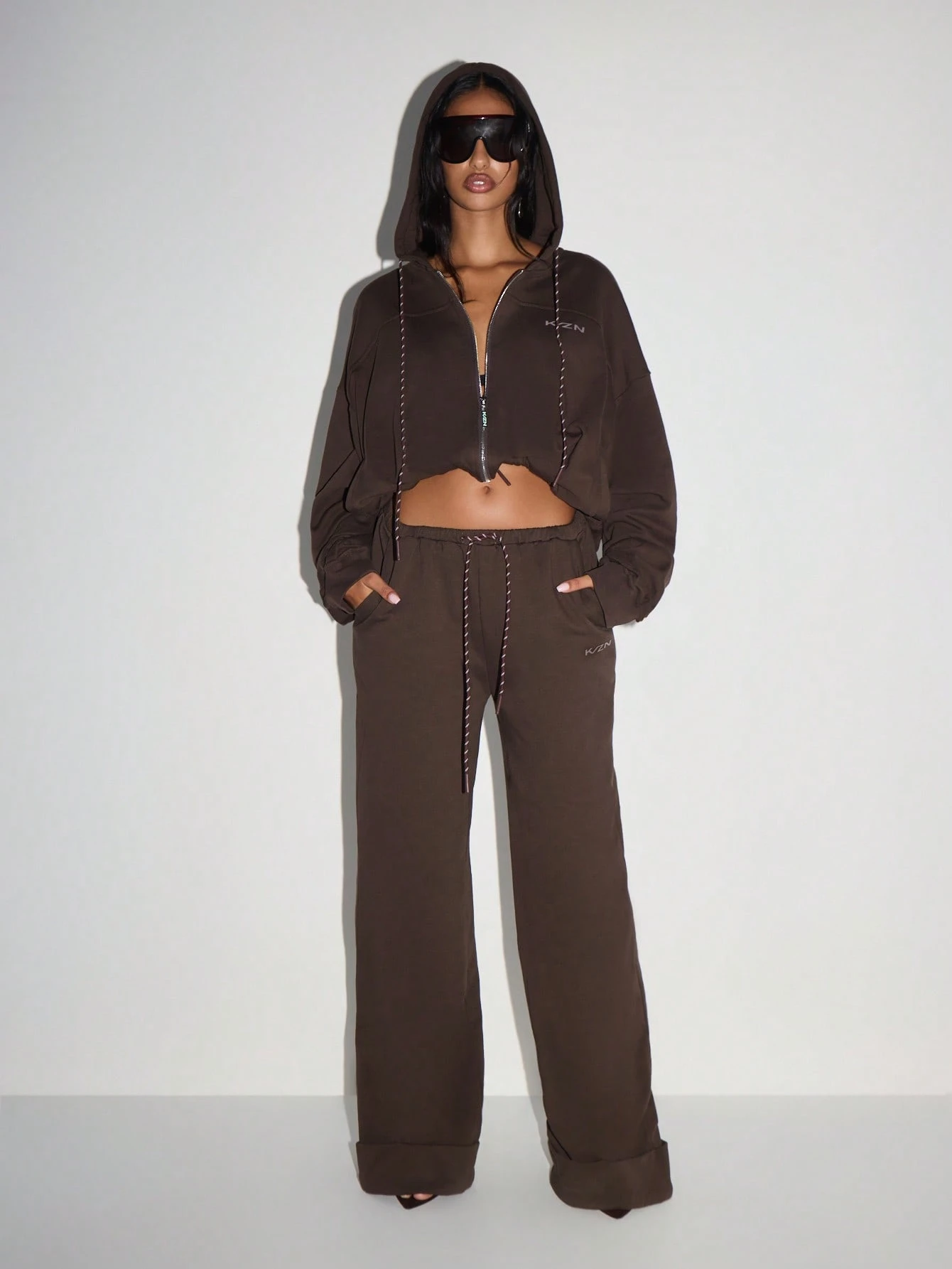 KIZN Felpa con cappuccio corta con zip intera e coulisse