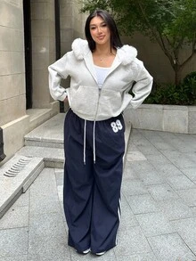 Dazy Plus Sudadera holgada de talla grande para mujer con capucha, forro térmico, cuello de piel sintética y parches, de uso casual, estilo urbano, para otoño/invierno