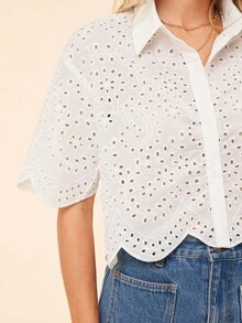Coeurva Camisa con botones al frente, bordado de ojetes y mangas cortas - Blanco - Ver 6