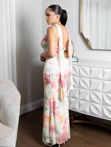 Melissa Matos Nouvelle robe romantique à imprimé floral en maille, avec décolleté dos nu drapé et bretelles extra longues