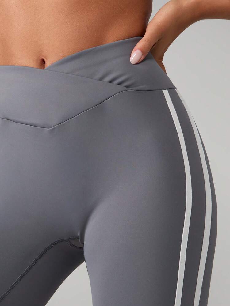 MISSGUIDED High Rise Active Wear Yoga Capri Leggings With Reflective Side Stripe Performance Moisture Wicking Compression Workout Running Exercise Fitness Training Athletic Sportswear
