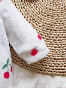 SHEIN Vintaside Kids 新生儿简约时尚可爱樱桃圆点长袖连帽羊毛连体睡衣 - 白色 - 查看 7