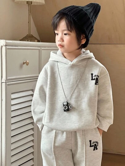 SHEIN 2 件儿童男童休闲字母印花连帽宽松运动衫和直筒宽松运动裤运动服套装，舒适适合学校、花园、海滩、生日、春季、夏季、秋季、冬季