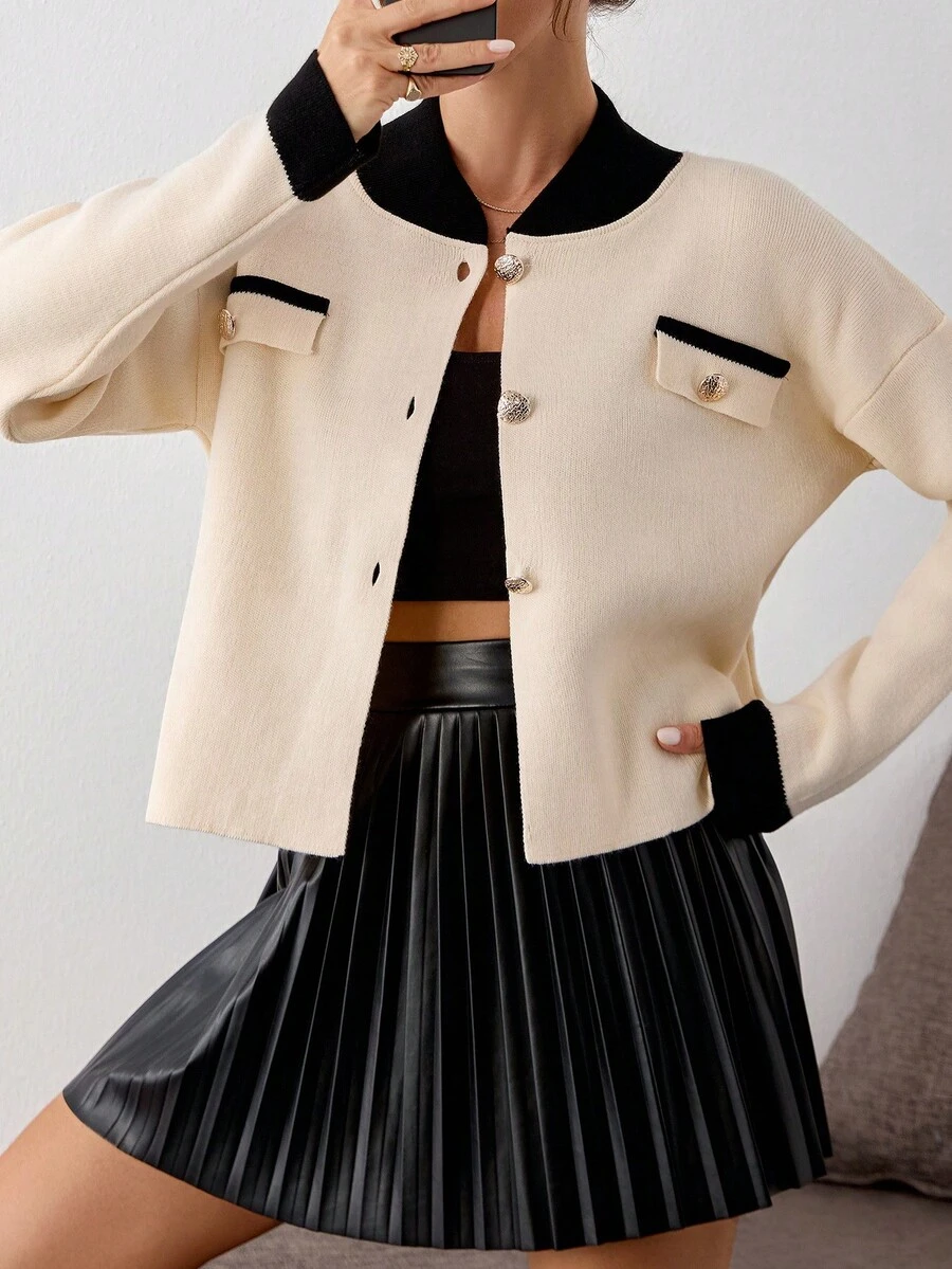 EURMUSE 奶油色针织开衫，搭配黑色撞色衣领和金色纽扣细节 - 别致的口袋饰面 - 杏色 - 查看 1