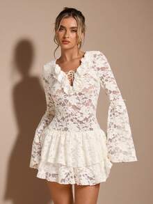 SHEIN BAE 杏色和白色长袖蕾丝紧身荷叶边下摆迷你连衣裙，蕾丝连衣裙，性感蕾丝连衣裙，外出连衣裙，秋季女装，老款，性感简约，派对鸡尾酒会，正式场合，黑色连衣裙，早午餐连衣裙 - 白色 - 查看 5