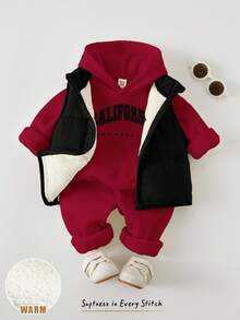 Cozy Pixies Conjunto de 3 piezas para bebé niño con sudadera con capucha de punto suave con estampado de letras minimalista, pantalones de cintura elástica y chaleco acolchado sin mangas