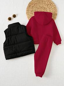 Cozy Pixies Conjunto de 3 piezas para bebé niño con sudadera con capucha de punto suave con estampado de letras minimalista, pantalones de cintura elástica y chaleco acolchado sin mangas