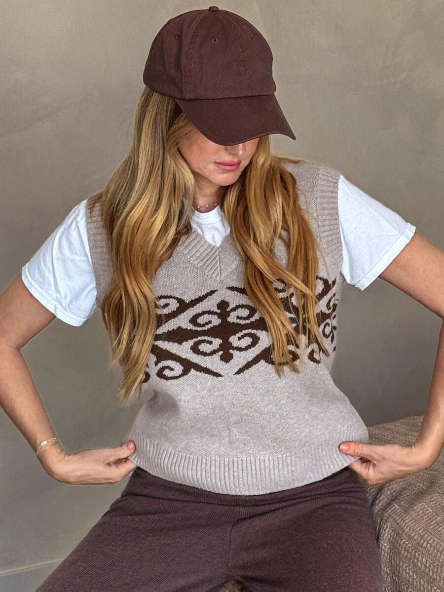 Vivie Lora Áo len dệt kim cổ chữ V rộng rãi họa tiết dành cho nữ - Màu Khaki - Xem 1
