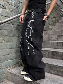 Manfinity EMRG 男士加大码街头风格长款黑色阔腿牛仔裤，采用独特闪电印花和牛仔面料，闪电印花牛仔裤朋克裤，垃圾摇滚 - 黑色 - 查看 4