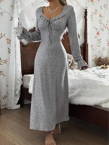 CottageSlumber Váy ngủ dài màu xám, cổ chữ V, viền bèo nhún, chắp vá, họa tiết chấm bi, tay dài, mùa đông - Màu Xám nhạt - Xem 1