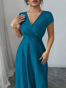 Elenzga Vestido largo elegante y romántico con cuello en V, manga corta, cintura plisada y línea A para mujer de talla grande. Adecuado para banquetes, fiestas, invitados de boda, atuendo de hermandad, con un suave brillo satinado.