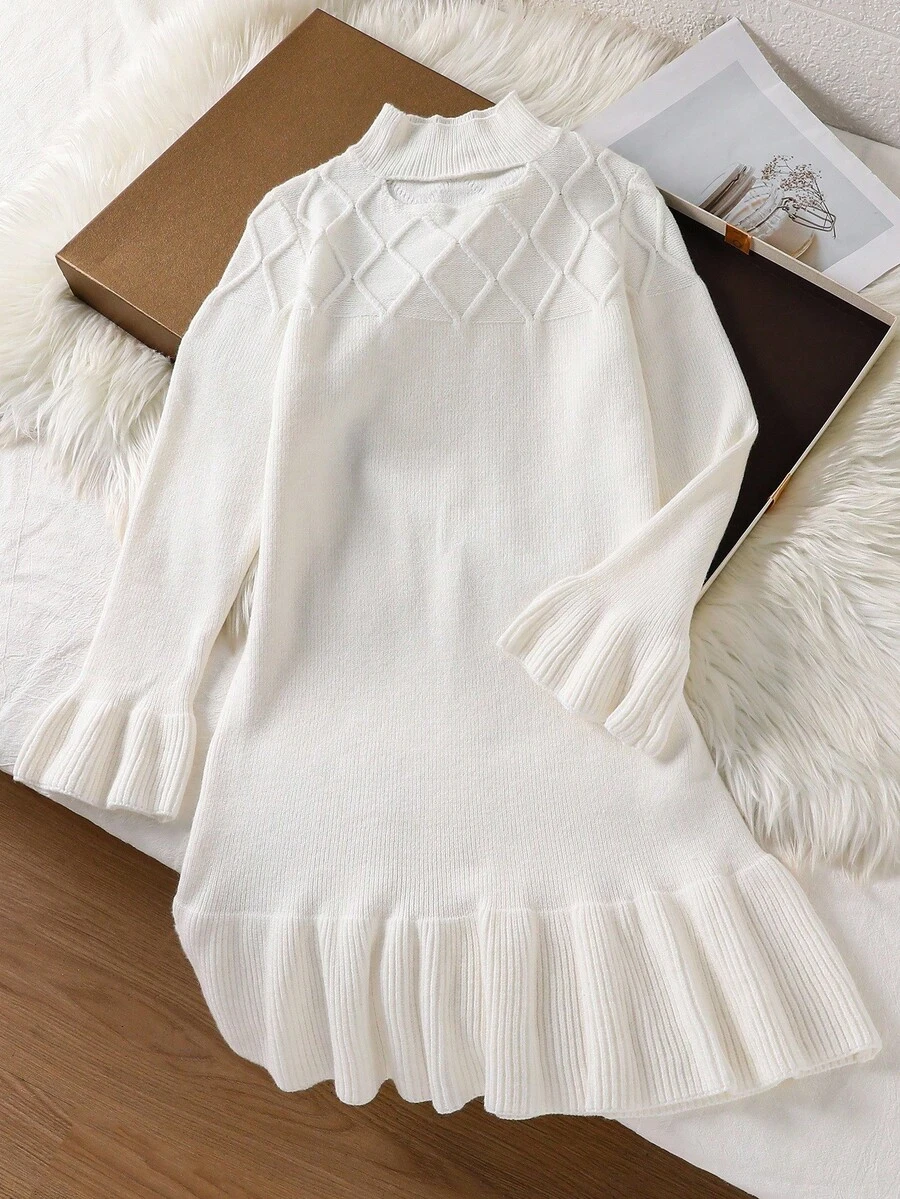 少女高领白色毛衣裙，拼布荷叶边长袖针织连衣裙，休闲优雅简约秋冬，温暖舒适，适合日常穿着