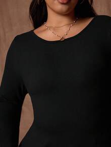 Rustia Tricou negru simplu pentru femei, mărime plus, cu guler rotund, elastic, mânecă lungă - Negru - Vizualizare 5