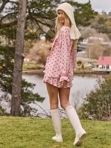 Aralina مجموعة بلوزة كم طويل مطبوعة بقلب الحب وشورت قصير مع تفاصيل كشكشة، بيجامات عيد الميلاد الجميلة أو بيجامات عيد الحب، 2 قطعة