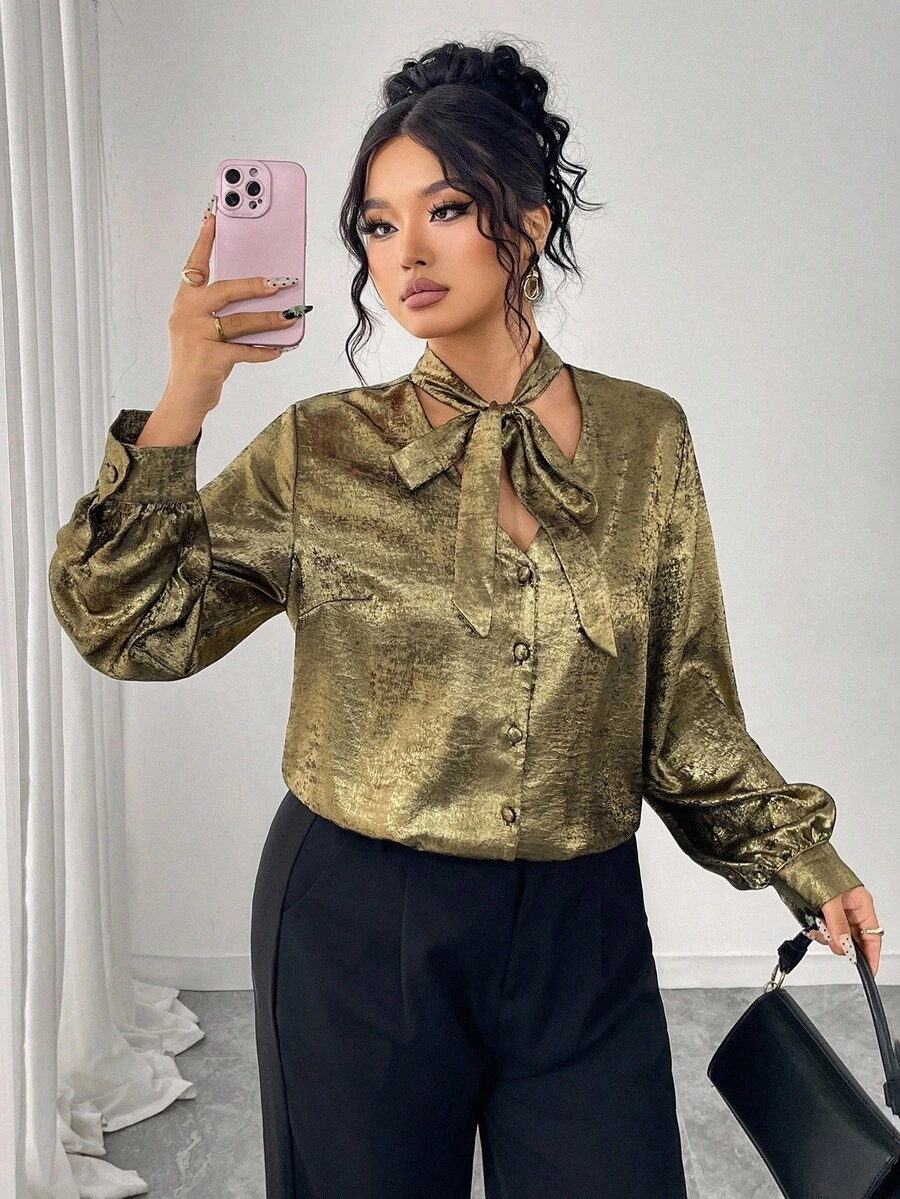 SHEIN Elenzya 大码女式梭织常规秋冬优雅金箔灯笼袖V领系带衬衫 - 金色 - 查看 1