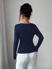 Elenzga 女式纯色金属装饰不对称领长袖修身时尚T恤 - 藏蓝色 - 查看 2