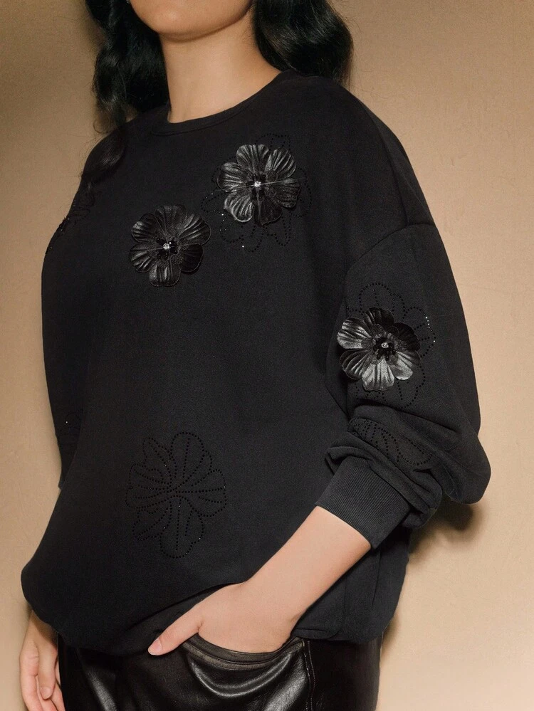 Sweat-shirt-shirt à manches longues noir avec fleurs 3D en strass, col rond, fait main, style artisanal, pour femmes grandes tailles. Convient pour l'automne/l'hiver, Noël, Nouvel An. Élégant, de luxe, chic, décontracté.