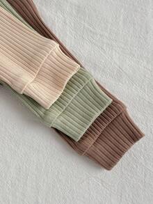 Loomiva 新生儿三件套柔软针织服装套装 - 长袖连体衣和裤子