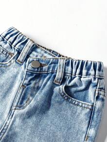 Pantalones rectos de mezclilla lavada con diseño de abertura oblicua y bajo con abertura para niñas pequeñas de moda casual