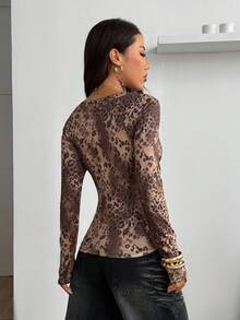Coolane Áo thun nữ cổ chữ V họa tiết cành cây phong cách đường phố Y2K - Nhiều màu - Xem 2