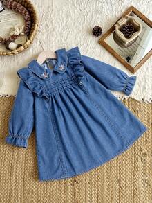 SHEIN Váy denim cho bé gái, thiết kế cổ Peter Pan dễ thương mới, váy denim thêu màu xanh bạc hà. Thoải mái & đa năng, thiết yếu cho trang phục hàng ngày - Rửa trung bình - Xem 2