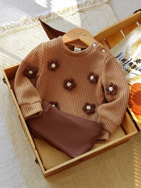 Vintaside Kids Baby Mädchen Zweiteiler Set aus khakifarbenem Rundhals Langarm-Oberteil und kaffeebrauner Leggings für Herbst und Winter. Die handgehäkelten dreidimensionalen braunen Blumen verleihen einen verspielten und süßen Touch. Geeignet für den täglichen Schulausflug, Lässig Zuhause, Partys besuchen und Eltern-Kind Sport