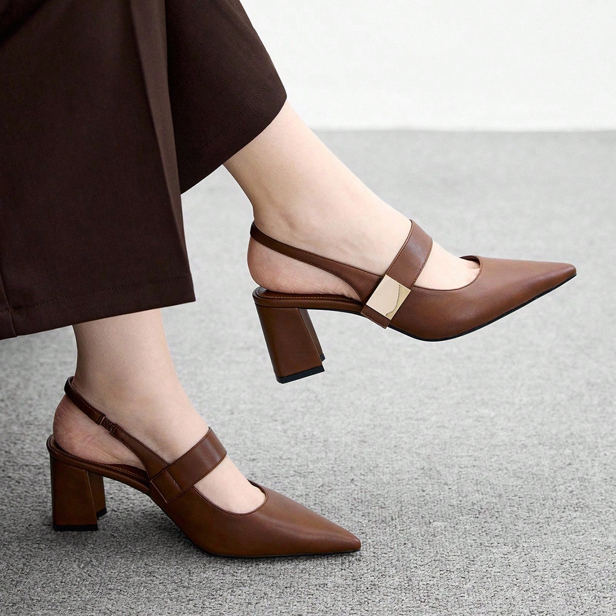 Sandalias de tacón grueso con punta puntiaguda, hebilla cuadrada, cómodas y de moda para el uso diario