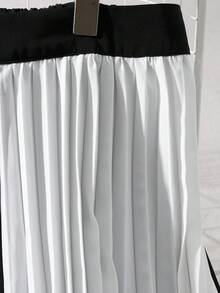 SHEIN Clasi Plus Size Minimalist Casual Color Block Design Metal Decor Waist Skirt - Black - View 5