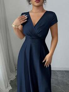 Elenzga 大码女式优雅浪漫 V 领短袖褶腰 A 字长裙，适合宴会、派对、婚礼嘉宾、伴娘，柔软缎面光泽 - 藏蓝色 - 查看 3