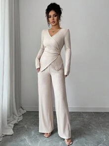 Selianne 2 件套女士优雅通勤纯色交叉 V 领长袖 T 恤，带金属扣装饰 + 阔腿松紧腰裤，休闲百搭，秋冬 - 杏色 - 查看 4