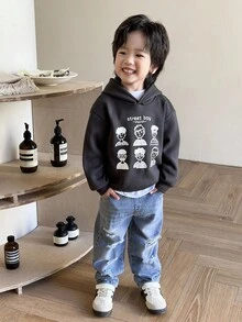 SHEIN 2 件套儿童男童休闲百搭舒适印花宽松连帽运动衫和宽松牛仔裤套装，适合返校服装 - 深灰色 - 查看 4