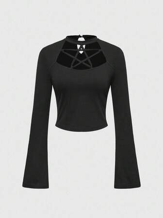 T-shirt ajusté à manches évasées avec laçage frontal et motif pentagramme ajouré, style gothique