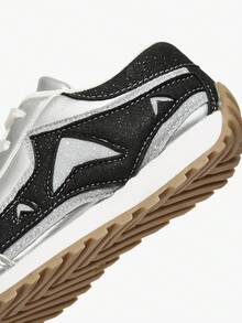 SHEIN 1 Pair Chic Back To School Children Silver Splicing Soft Bottom Non-Slip Flat Sports Shoes, Spring/Summer - Silver - View 9