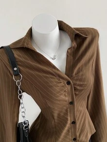 SHEIN PETITE قميص مخطط بأكمام واسعة وخصر ضيق وقصة نحيفة، طراز أنيق للنساء القصيرات، مناسب للارتداء اليومي في فصل الخريف - بني - مشاهدة 6