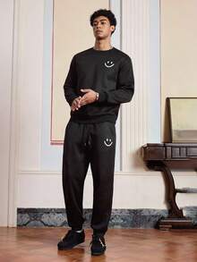 Manfinity VCAY Men's 2 Pieces Sweatshirt Set With Smiling Face Print. Loose Fit And Paired With Sweatshirt And Pants, Fall Winter Clothes - Black - View 6