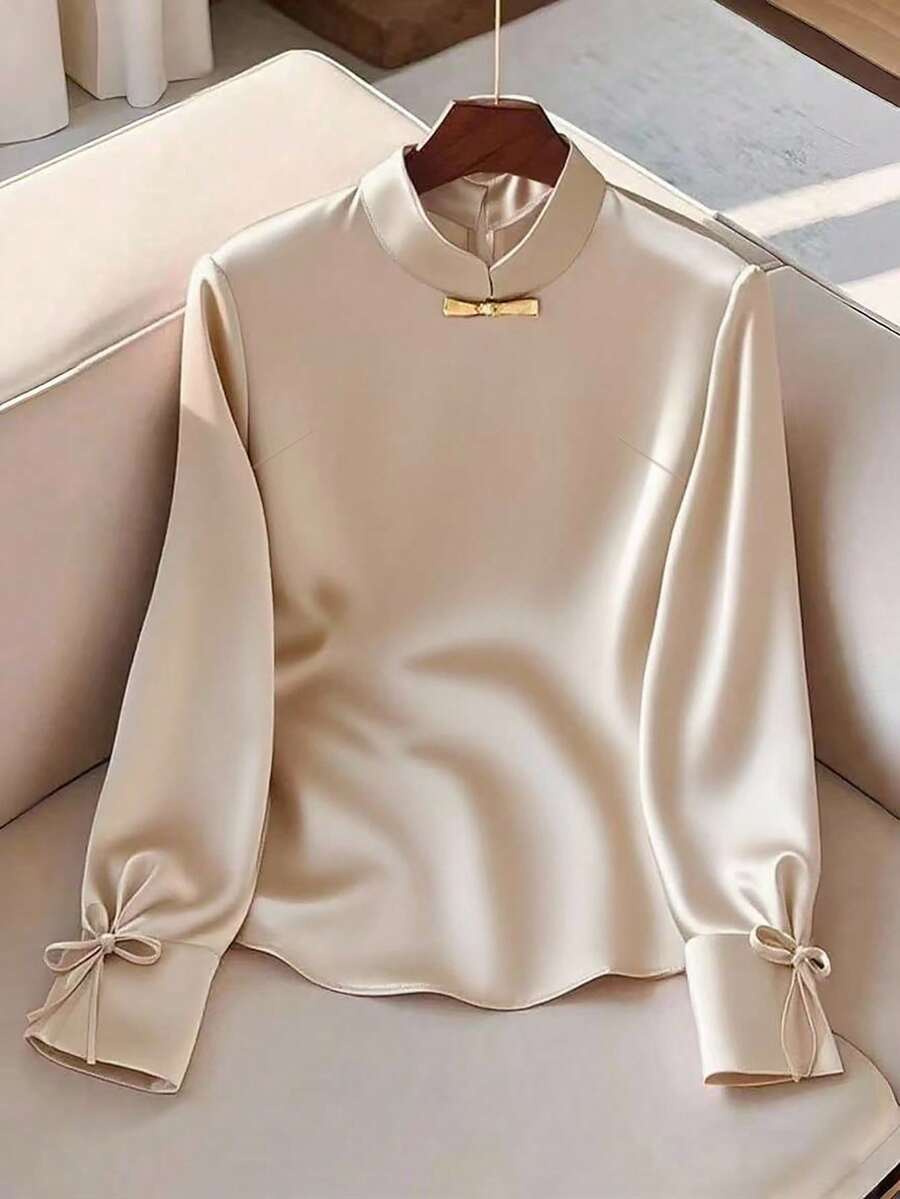 GlowEve 纯色中式领蝴蝶结优雅中国风女式衬衫 - 卡其色 - 查看 1