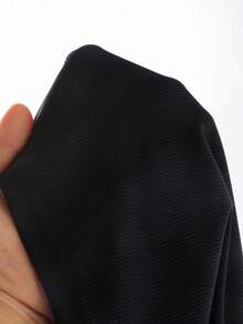 两件套女童针织荷叶边罗纹黑色T恤上衣搭配黑白格子褶皱蝴蝶结半裙，优雅时尚的春秋季儿童服装。 - 黑色 - 查看 3