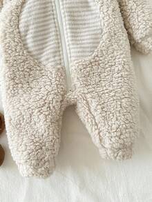 Newborn Baby Girl And Baby Boy Fashion Design Casual Versatile Christmas Cute Apricot Furry Deer Cartoon Pattern Hooded Bodysuit Jumpsuit, Autumn And Winter, Apricot Plush Lining Jumpsuit, Christmas Cute Cartoon Pattern Jumpsuit, Light Khaki Beige Jumpsuit, Fashionable Design Cutting-Edge Fashion Design Can Be Worn Indoors And Outdoors, Simple Style, Suitable For Indoor And Outdoor, Daily, Sports, Play, Party, Photo Shoot, Vacation, Festival