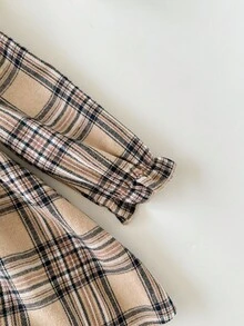 Cozy Pixies Vestido a cuadros de manga larga con cuello redondo, volantes en el bajo, cintura con lazo y bordado floral en contraste de color para niña bebé