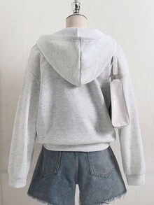 秋冬女童英文印花连帽拉链夹克 - 撞色字母印花混合街头风格，适合秋冬季的温暖针织面料，略微宽松的版型为成长提供空间，非常适合校园和街头穿着！ - 淺灰色 - 查看 2