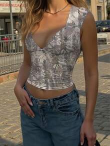 SHEIN 女式甜心领树枝印花短款修身性感T恤 - 彩色 - 查看 4
