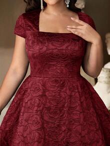 Aureia Vestido de gala formal de línea A con cuello de princesa, mangas de campana y tejido jacquard de lujo en verde oscuro para tallas grandes - Burdeos - Ver 1