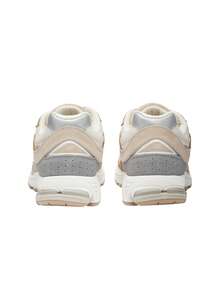 New Balance 2002 Heritage Men's Runner Trainers Brown M2002RSI - White Taupe - View 4