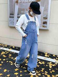 SHEIN 青少年男孩时尚休闲 Y2K 复古酷炫街头返校学院风镂空破洞磨边基础简约蓝色牛仔抓绒鞋底宽松破洞背带裤童装青少年男孩柔软日常穿着及儿童秋冬季锐舞派对及节日服装街头风校服