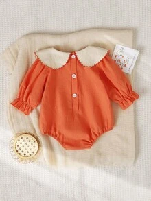 SHEIN Playful Pals 女婴乡村风刺绣彼得潘领蝴蝶结荷叶边袖口长袖连体衣，秋季款 - 橘色 - 查看 2